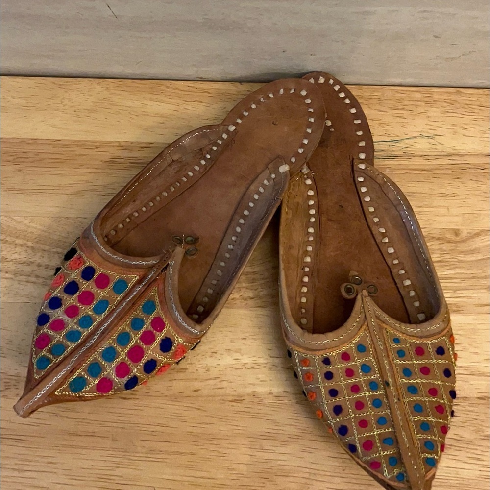 Handmade Leather Punjabi Jutti Shoes vibrant, multi-colored - Picture 3 of 8